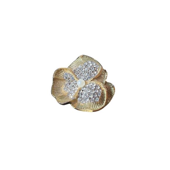 VINTAGE SIGNED BSK BROOCH PIN GOLD TONE‎ METAL FLOWER FAUX WHITE PEARL CRYSTAL - Picture 1 of 9